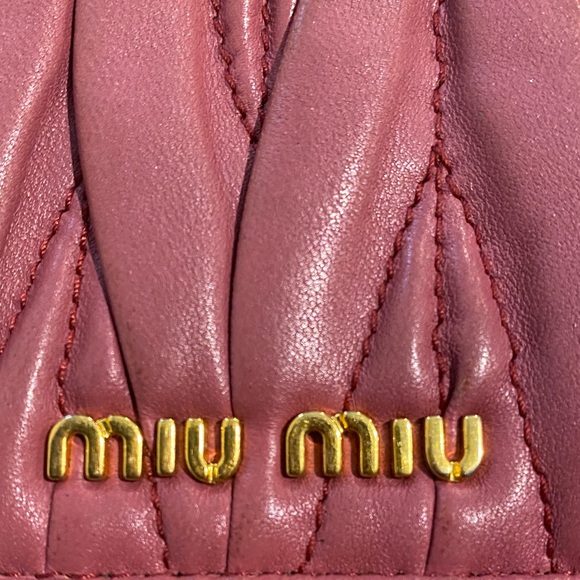 Miu Miu Quilted Matelassé Leather Wallet in Pink with Gold Logo - Picture 2 of 14